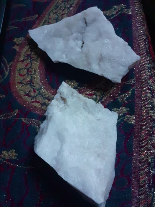 Kwarce mleczne 2 sztuki surowe nieszlifowane