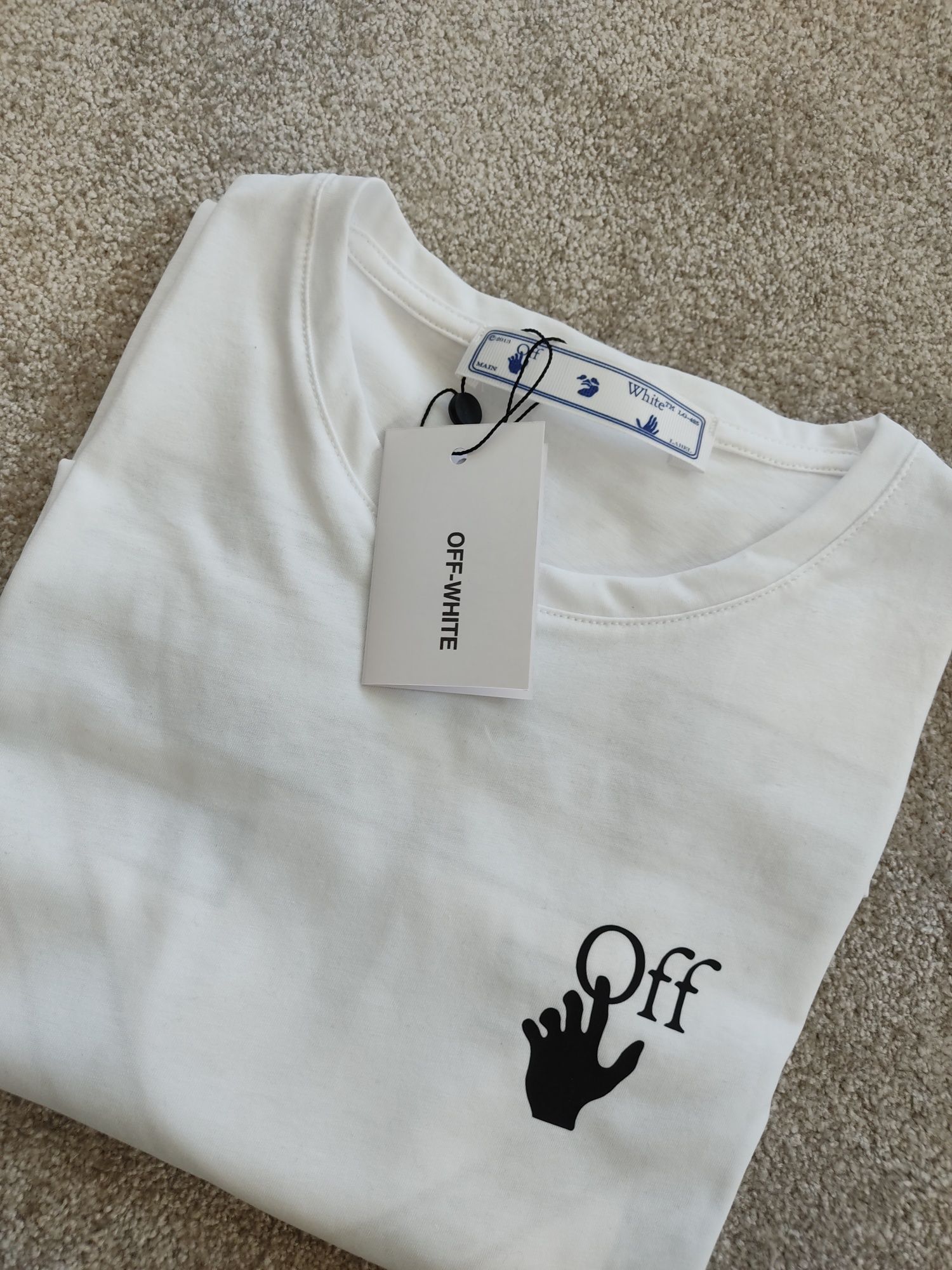T-shirt Off-White, vários tamanhos