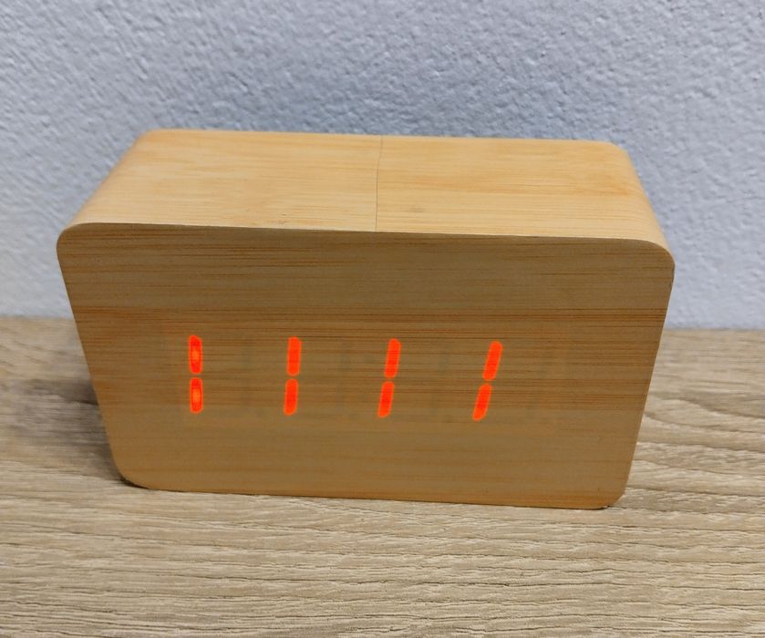 Zegar budzik drewniany LED cyfrowy elektroniczny