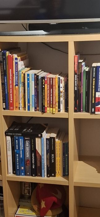 Estante modular com rodas — madeira faia clara