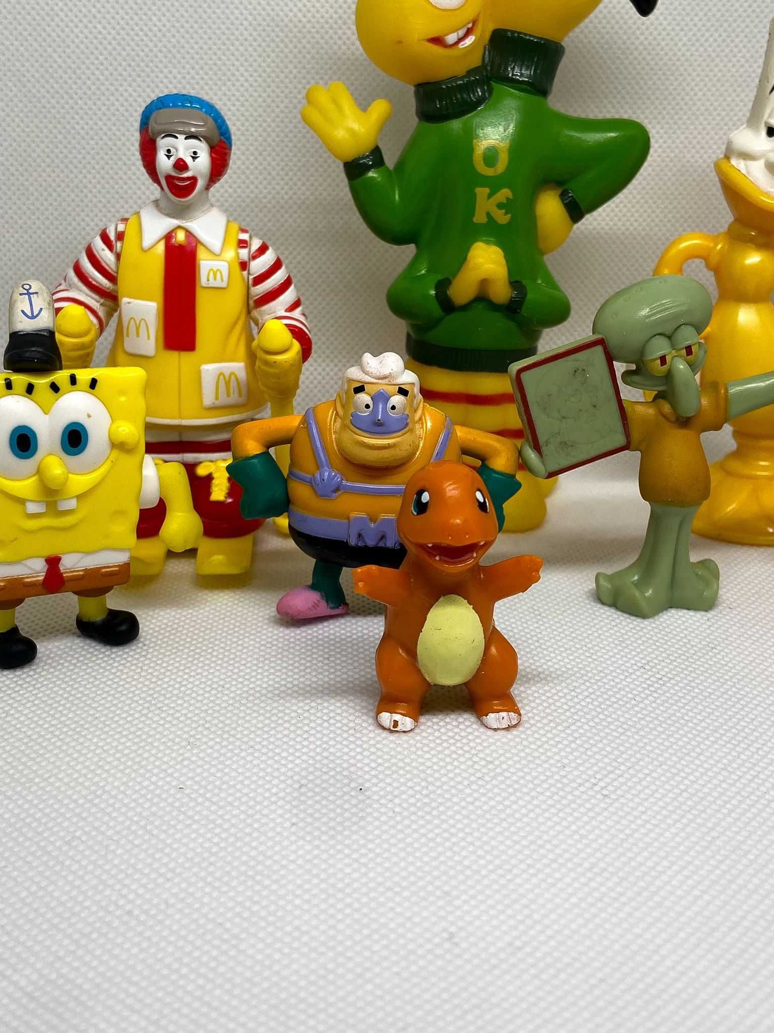 Conjunto de 8 Brinquedos Antigos, Disney, McDonalds, Nintendo e Pixar