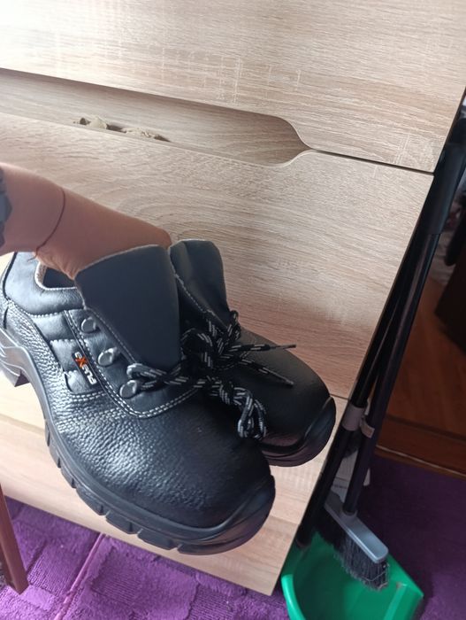 Рабочие полуботинки 40 размер , новые