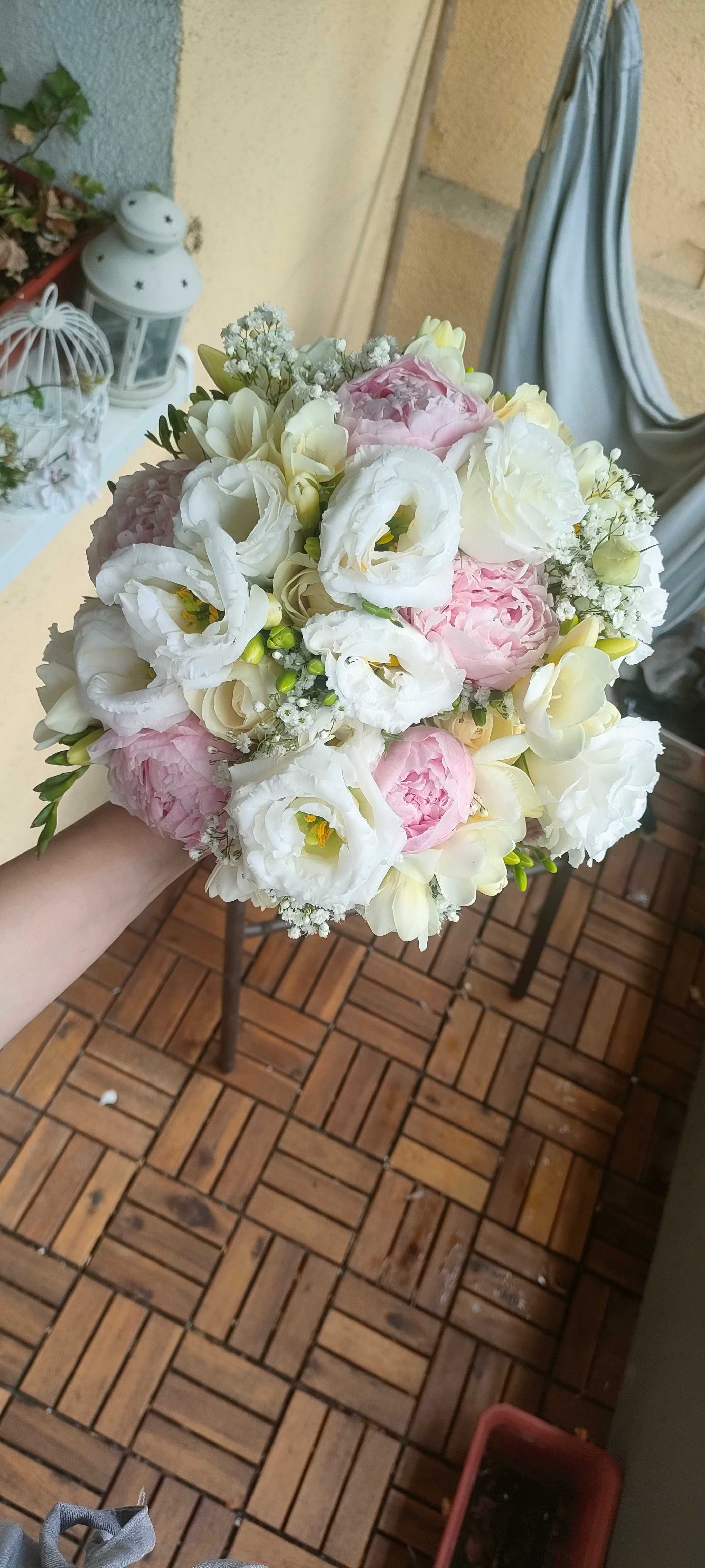 Bukiety okolicznościowe ślubne na urodziny na prezent flower box