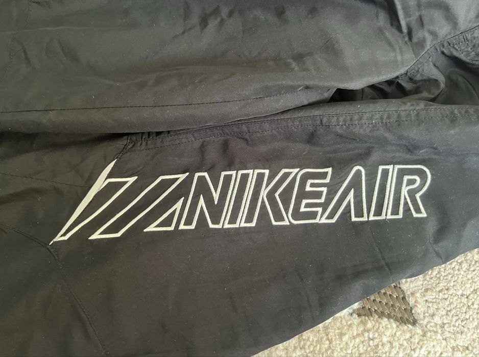 Нейлонові штани Nike