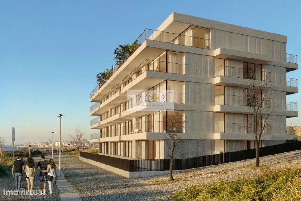 Apartamento T3 novo com varanda à seca do bacalhau