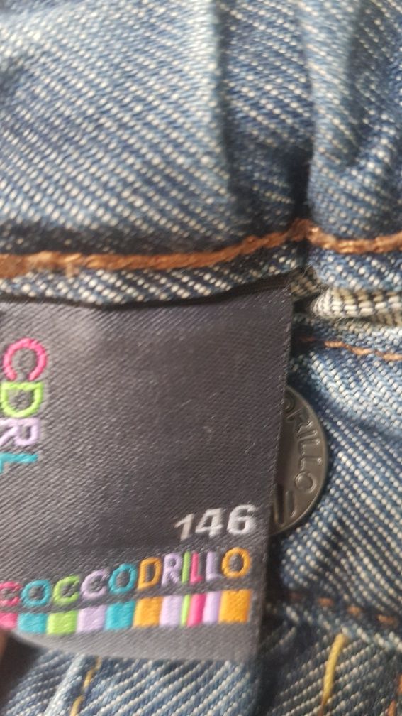 (8) Sprzedam spodnie jeans,  r. 146 cm