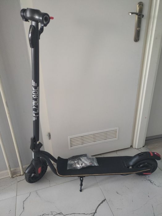 Hulajnoga elektryczna flyblade