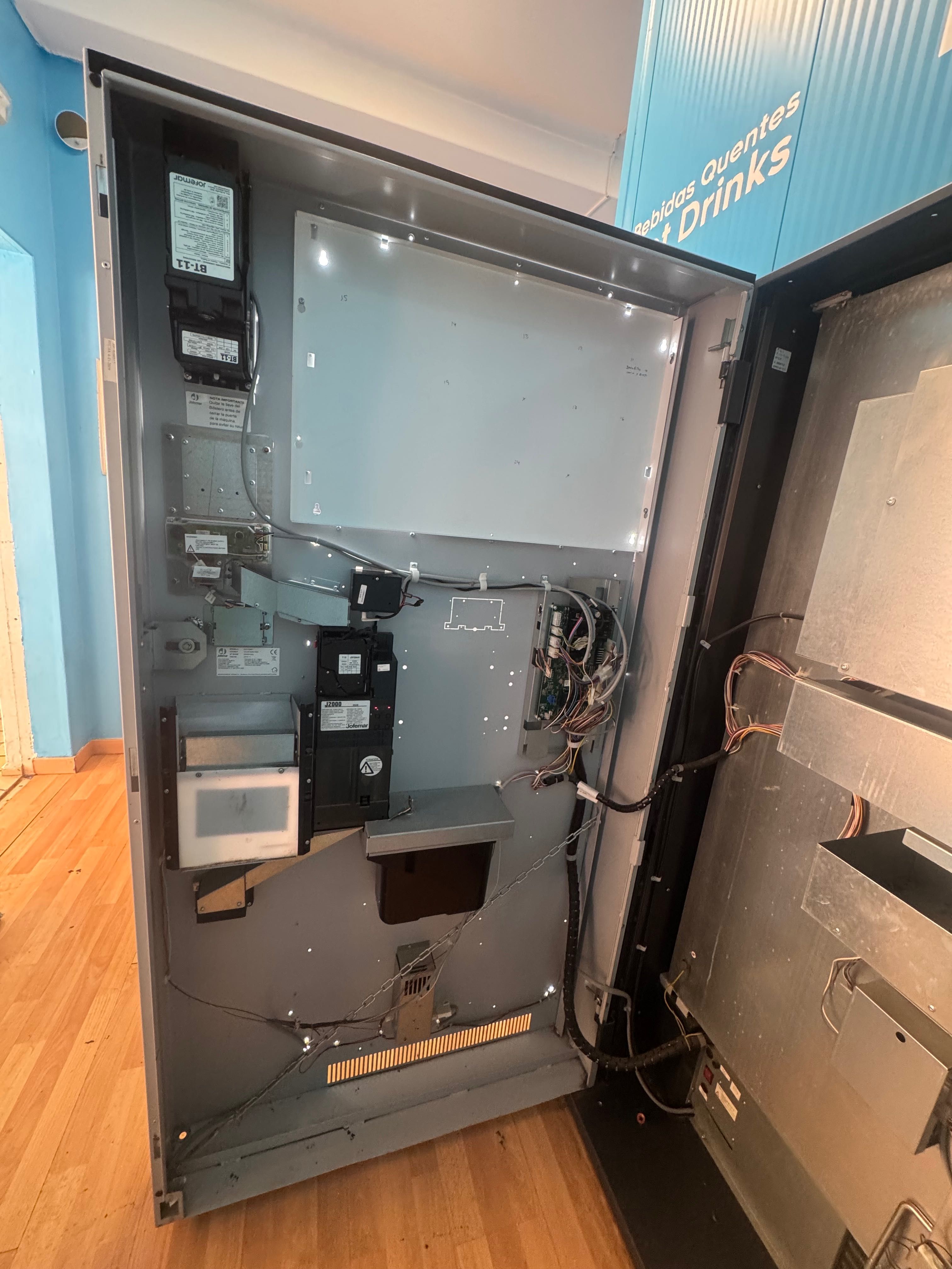 Conjunto de 4 Vending Machines + Equipamento Completo de Loja