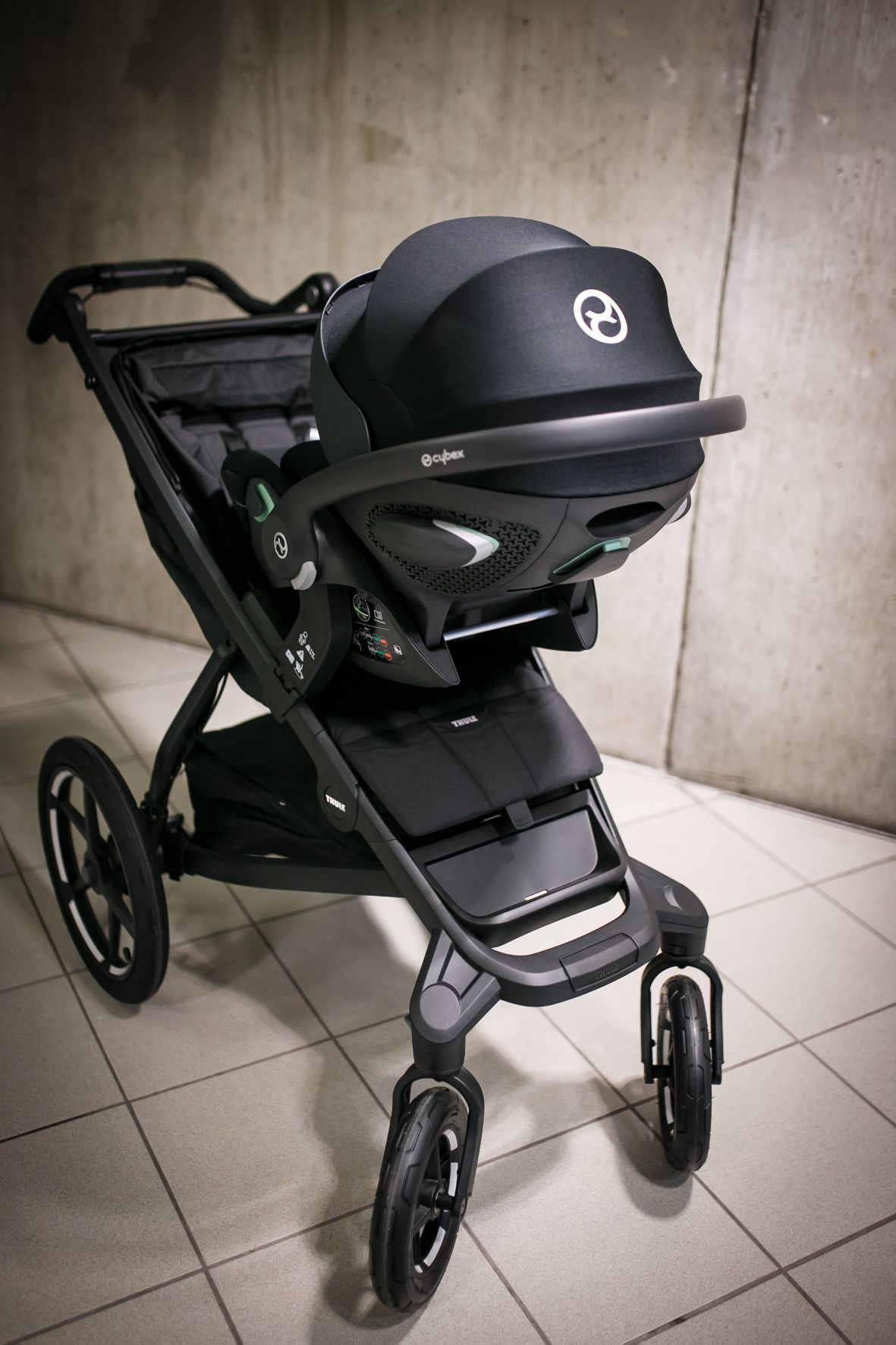 zestaw wózek Thule 4 Wheel plus gondol adapter nosidło Cybex baza isof