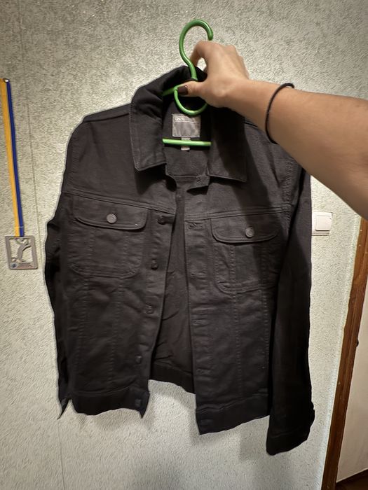 Джинсовка чорного кольору