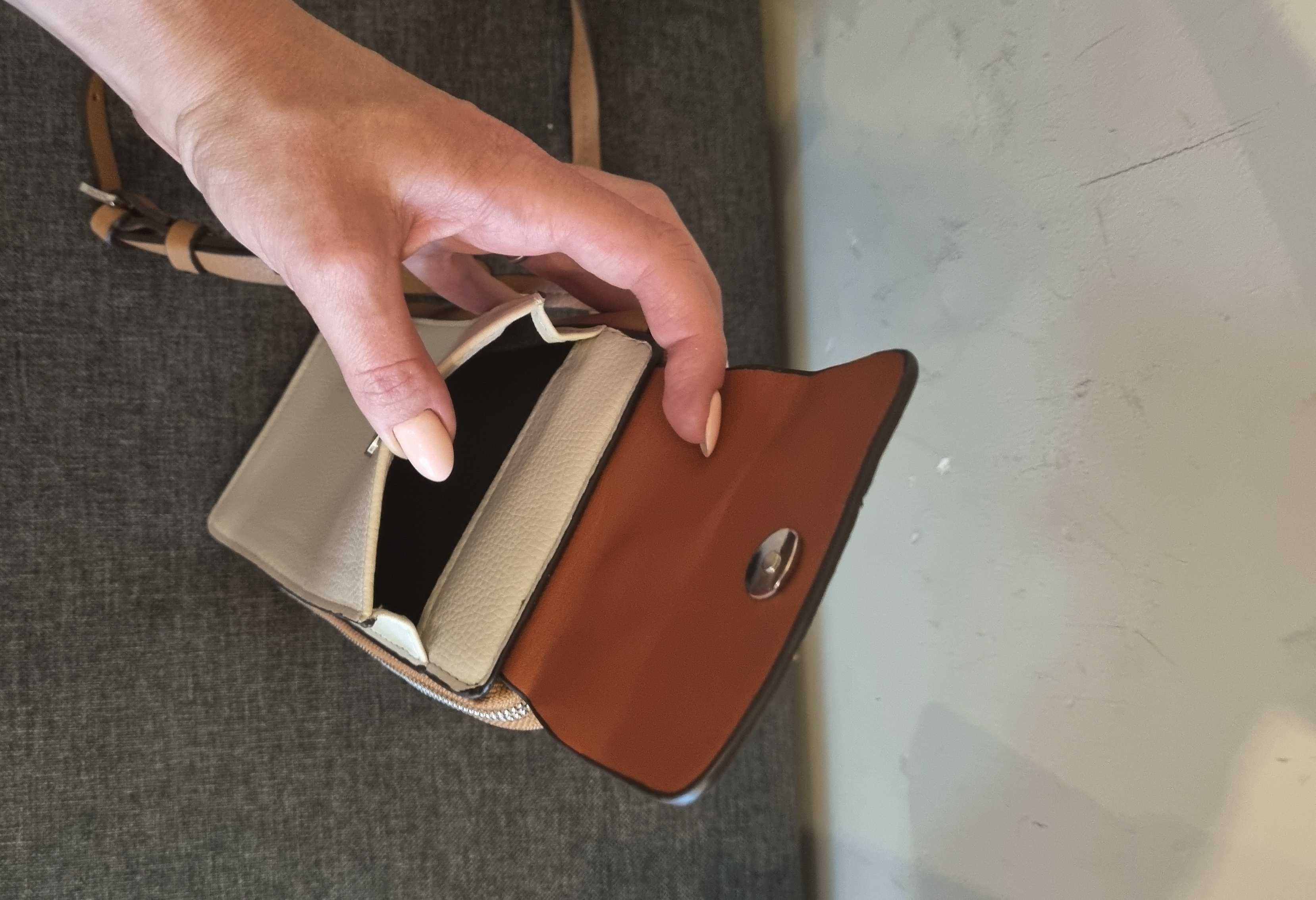 Etui na telefon z funkcją portwela