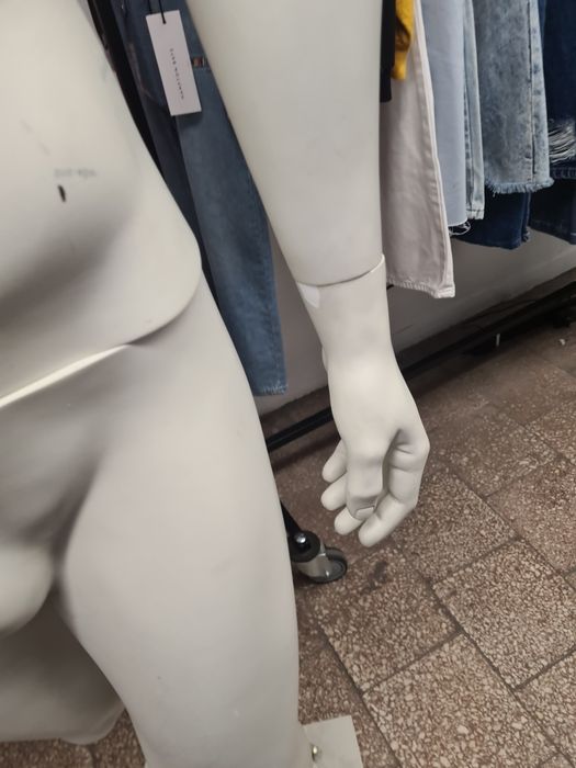 Manekin męski sklepowy