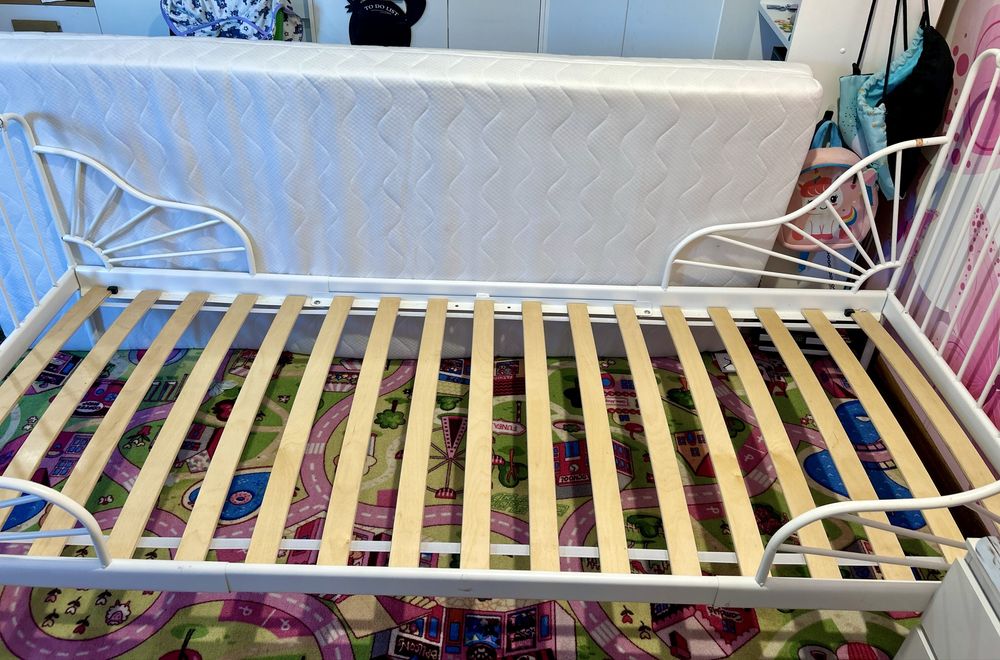 Dwa łóżka IKEA rosnąca rama łóżka BIAŁE + MATERACE