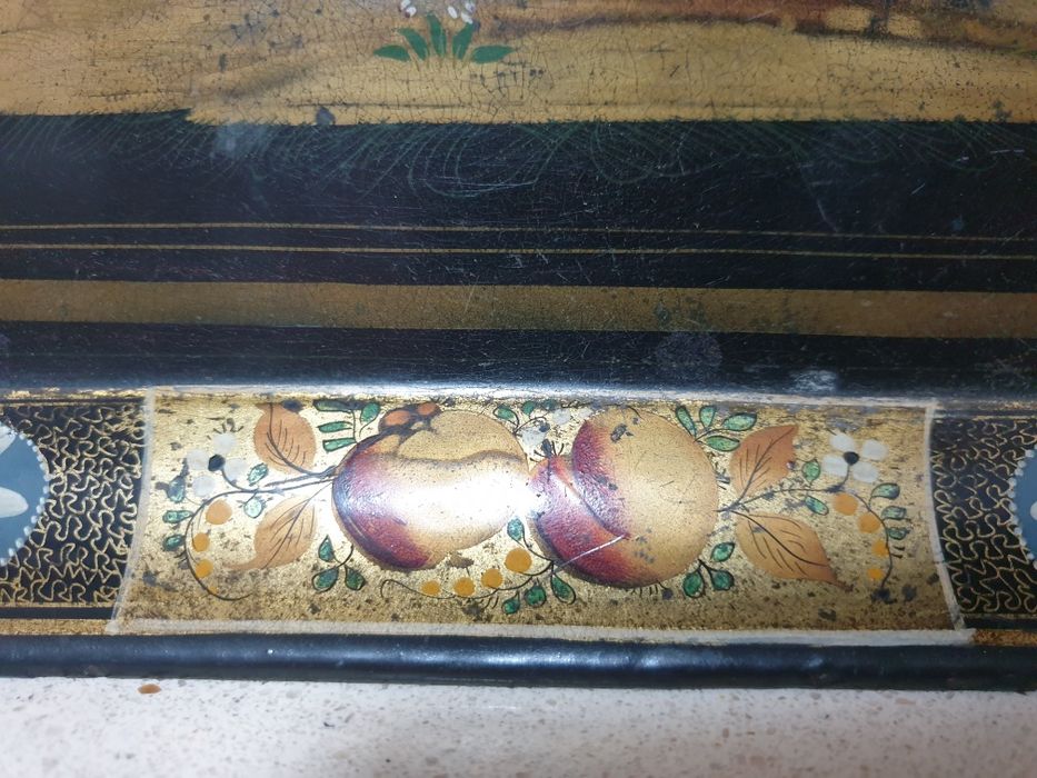 Fantástico antigo tabuleiro asiático esmaltado e dourado à mão