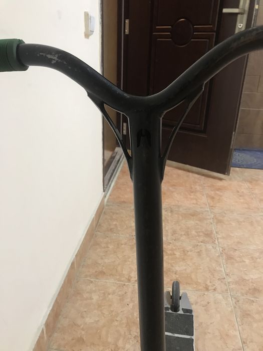 продам трюковой самокат кастом (деки нету)