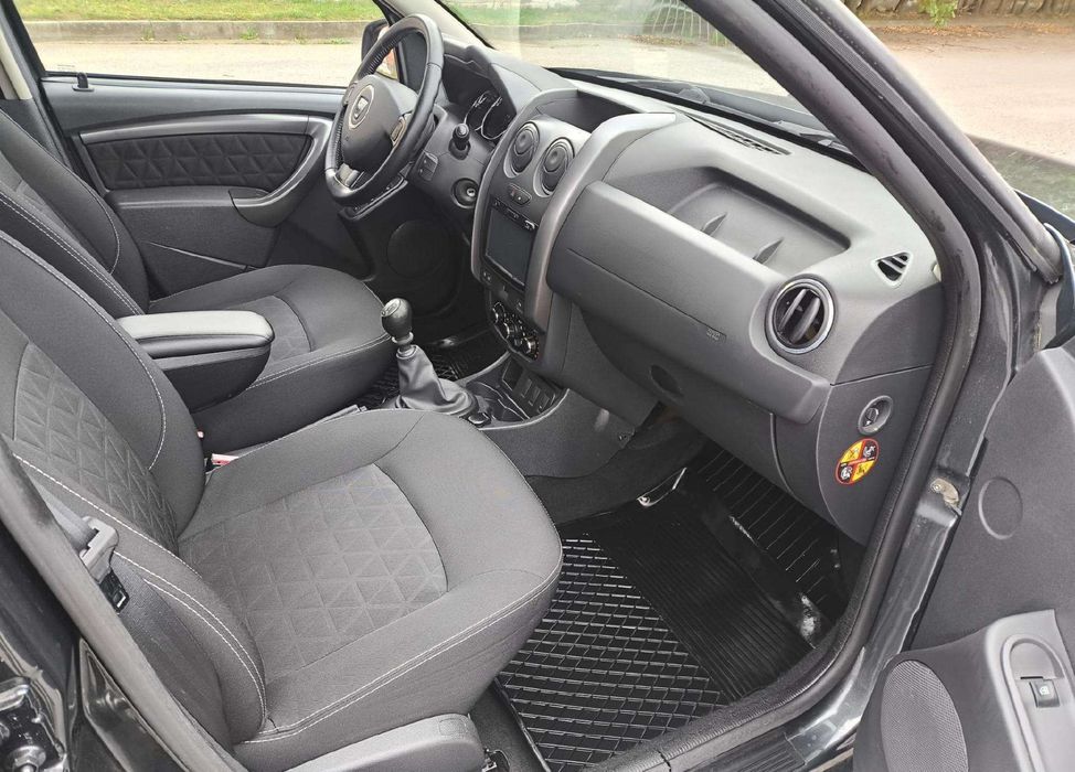 Продаю Dacia Duster 1.2 2015 року