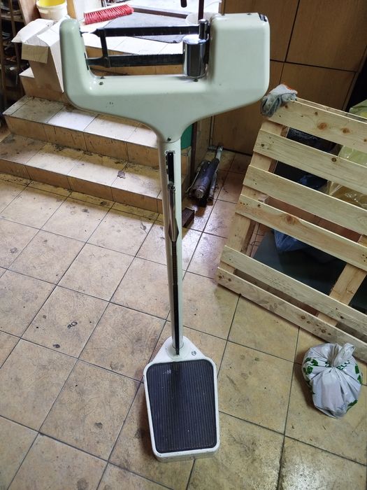 Stara waga osobowa lekarska ze wzrostomierzem 1975 oryginał