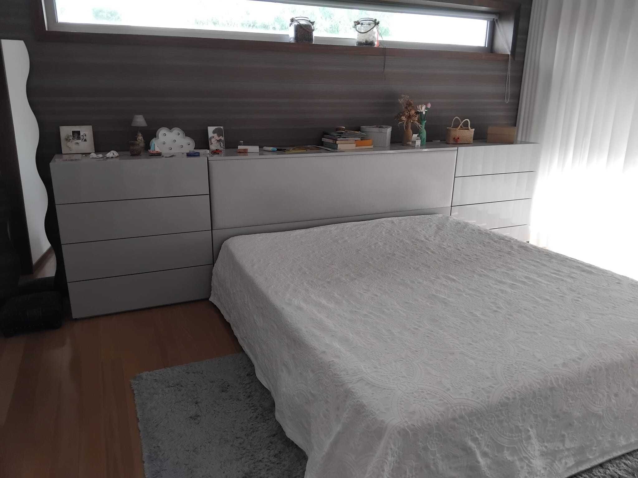 Quarto completo com colchão