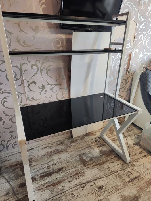 Продам компьютерный стол б/у