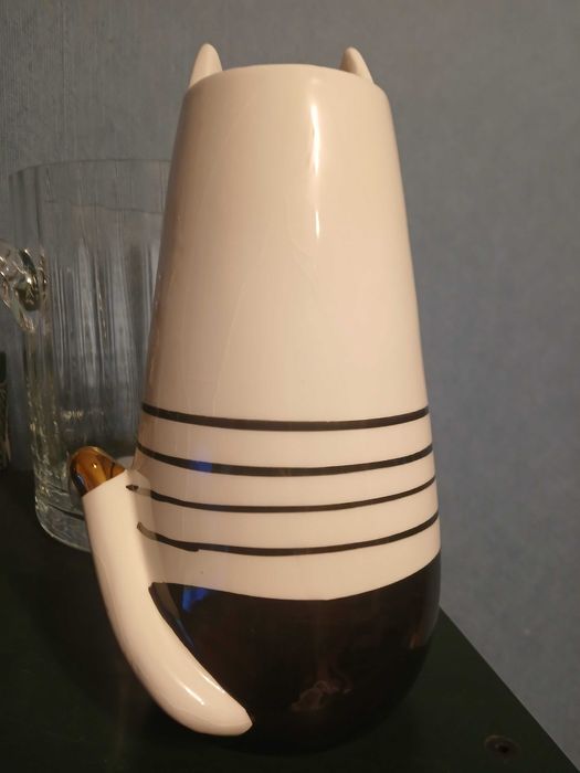 Zabawny ceramiczny wazon-kot