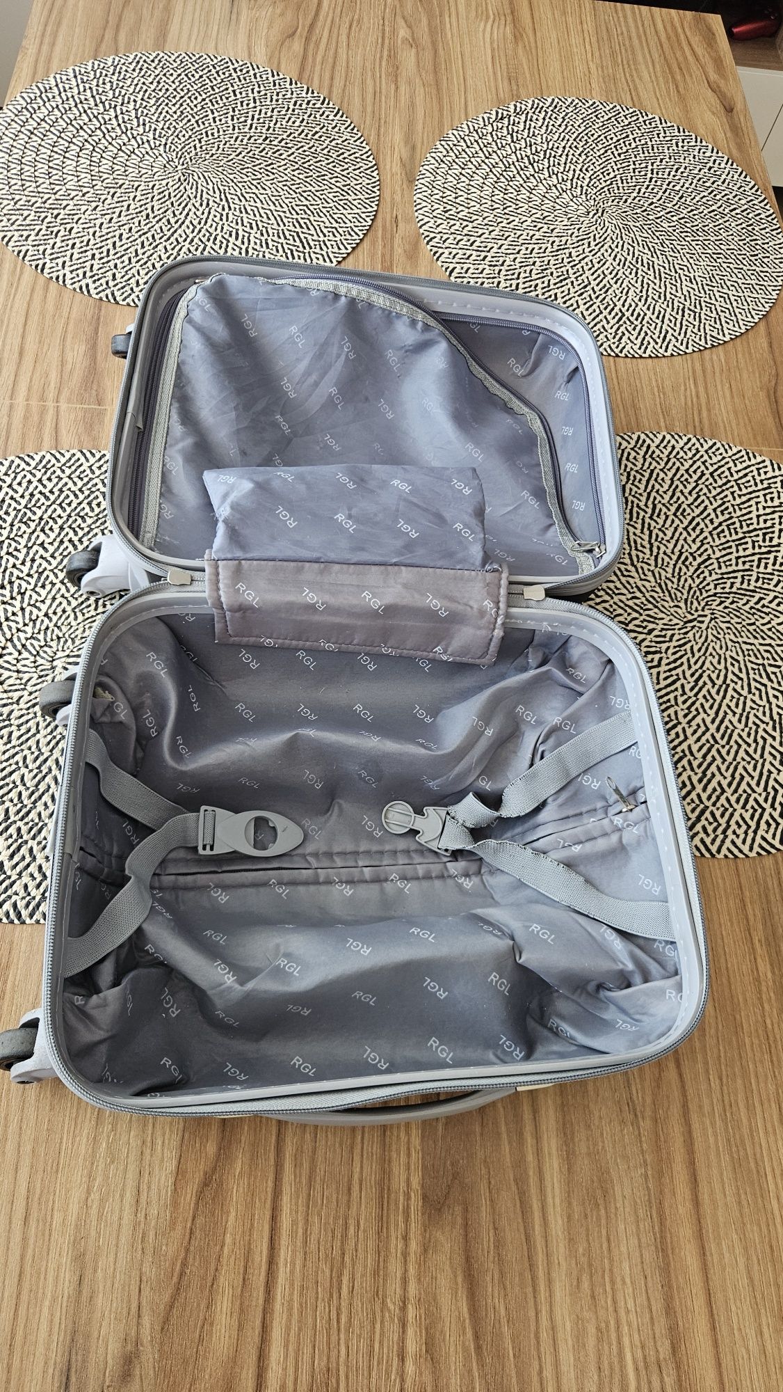 Walizka RGL malutka wys. 41 szer. 31 gł. 19 cm.