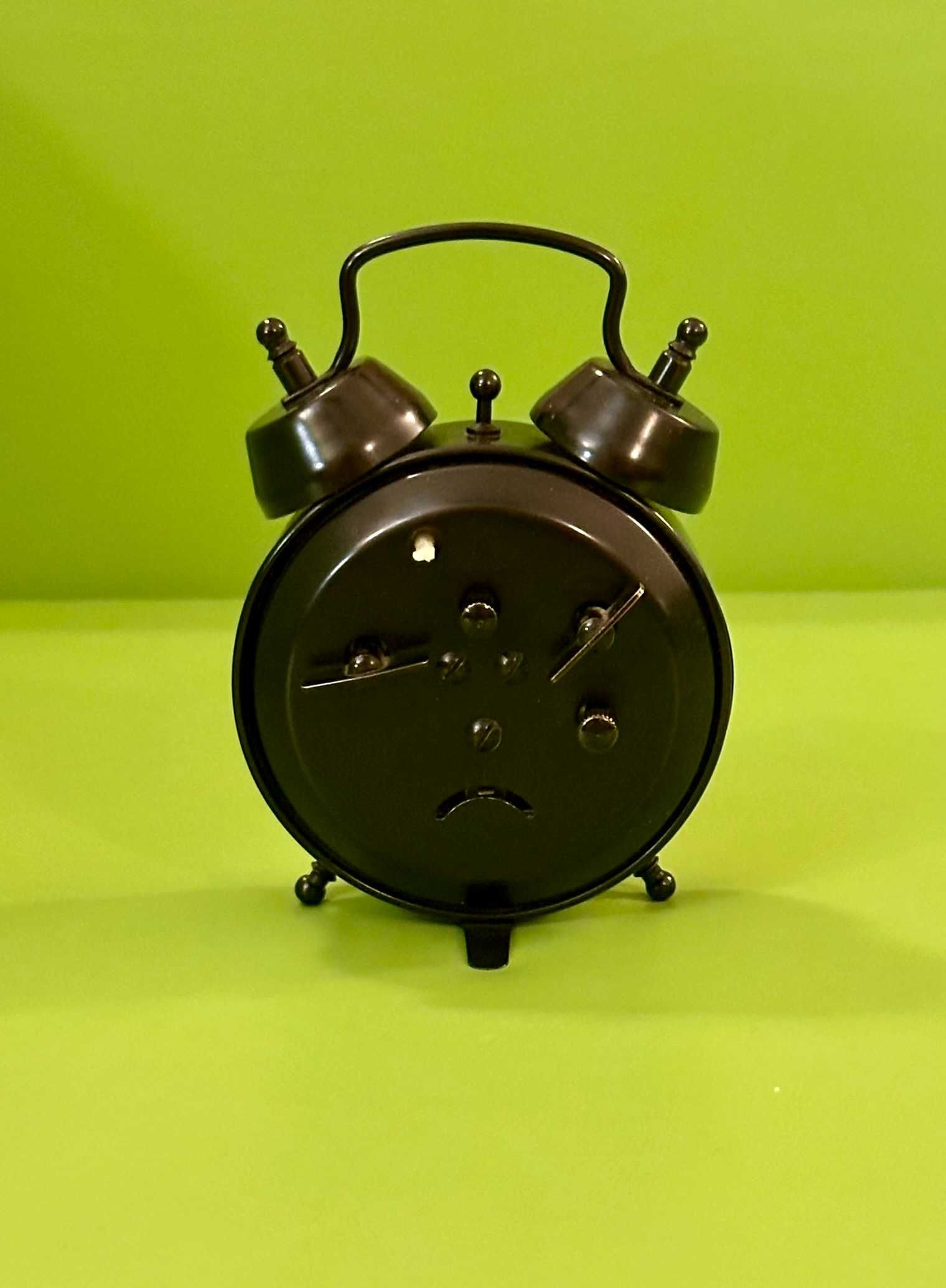 Zegar budzik PRL vintage Shanghai China kolor czarny