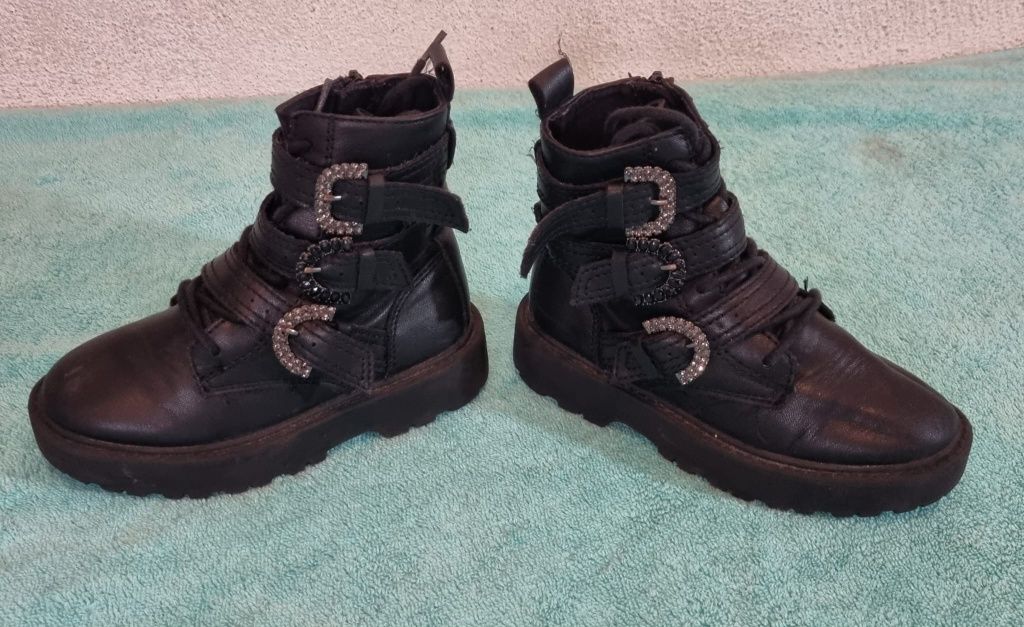 Botas Zara Criança  N29 em bom estado