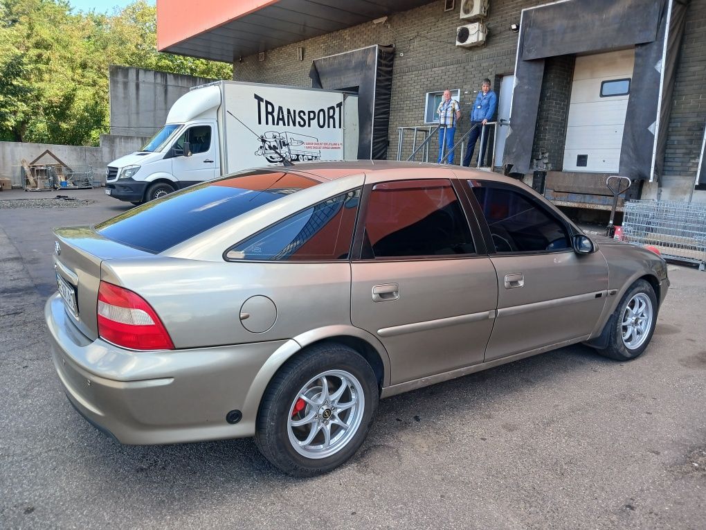 Opel Vectra b ,1,6 GBO