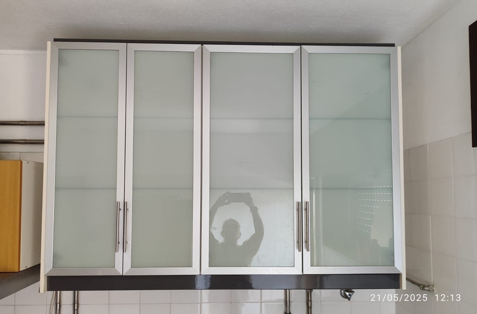 Armário cozinha grande portas de vidro