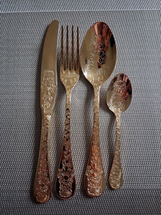 Zestaw na 18 osób złote sztućce Zara Home grawerowane