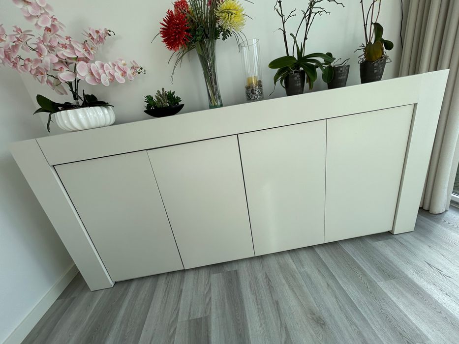 Mesa + 6 cadeiras + aparador