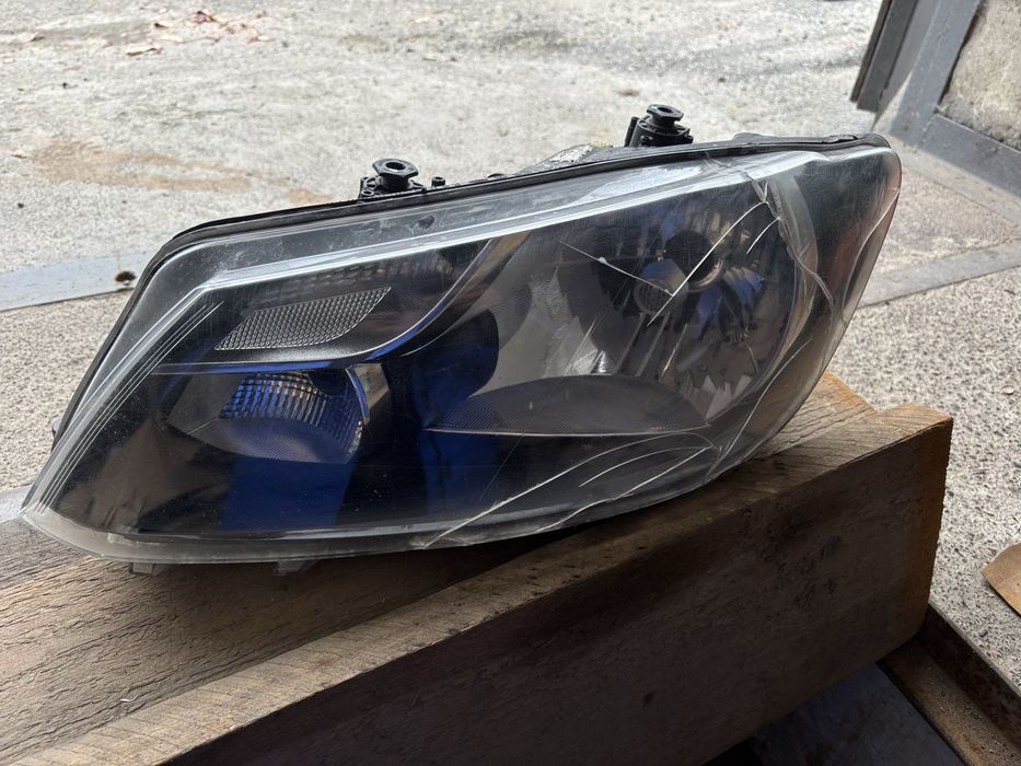 Фара Caddy Пошкоджена технічно справна