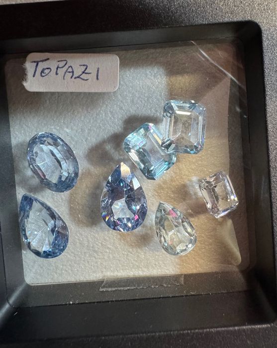 Ювелірні камені Топази Італія