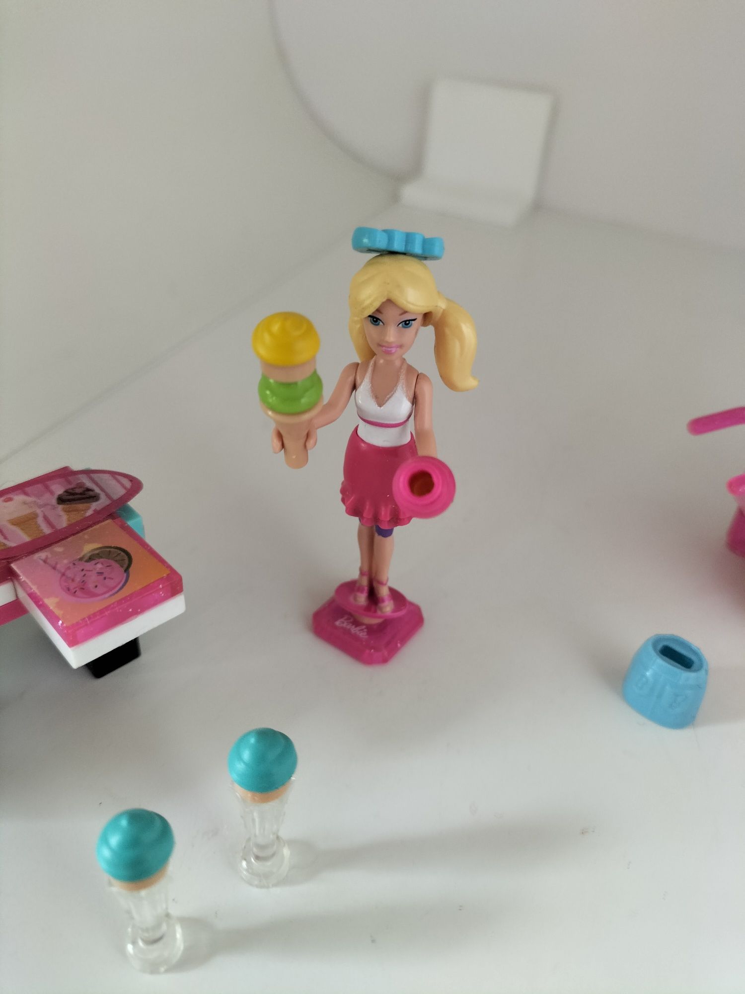Klocki mega blocks barbie stoisko z lodami