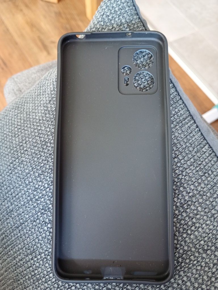 Etui Moto e13 z kapibara.