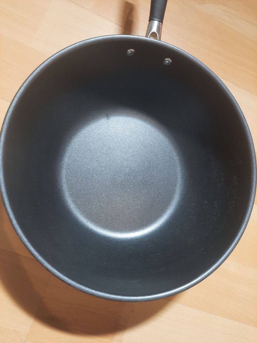 Patelnia tradycyjna głęboka Amazon Basics 30cm