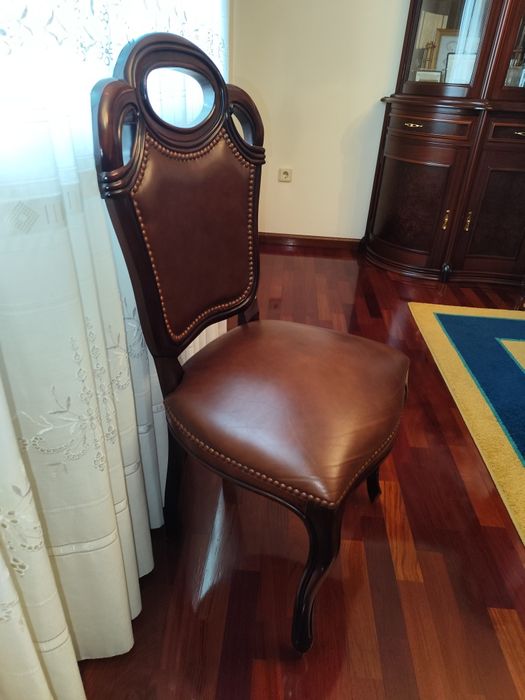 Cadeiras de sala em pele