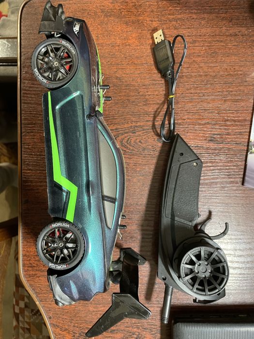 Машинка на пульту