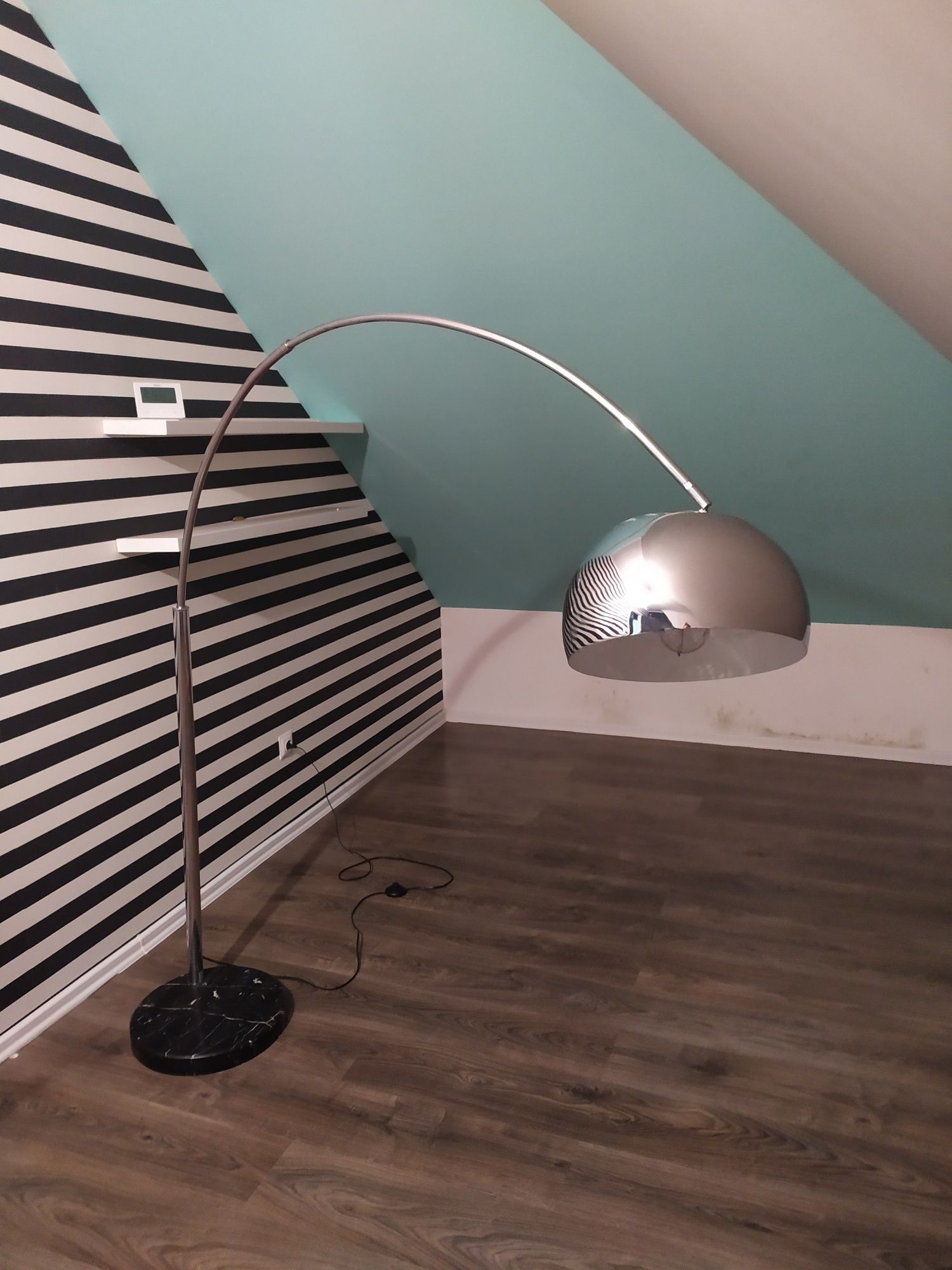 Lampa podłogowa do salonu