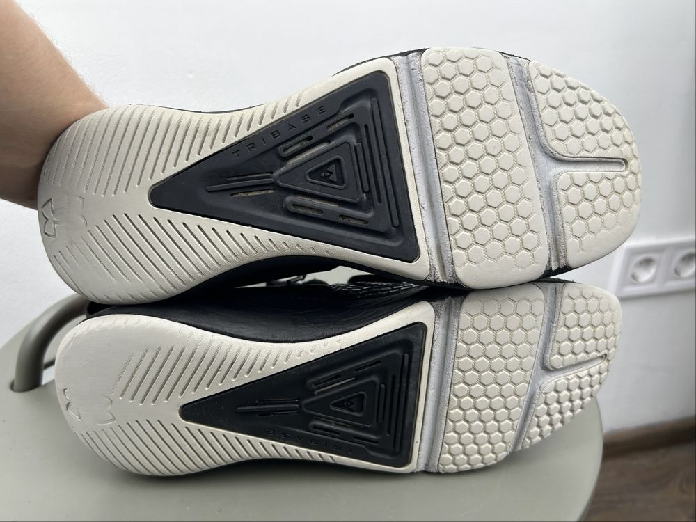 Оригінал! Кросівки Under Armour Hovr 41 розмір 02570