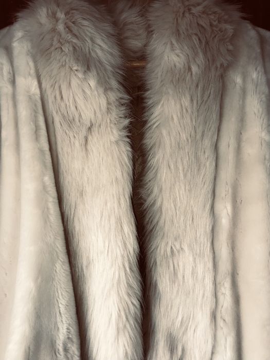 Elegante Capa branca, Nova