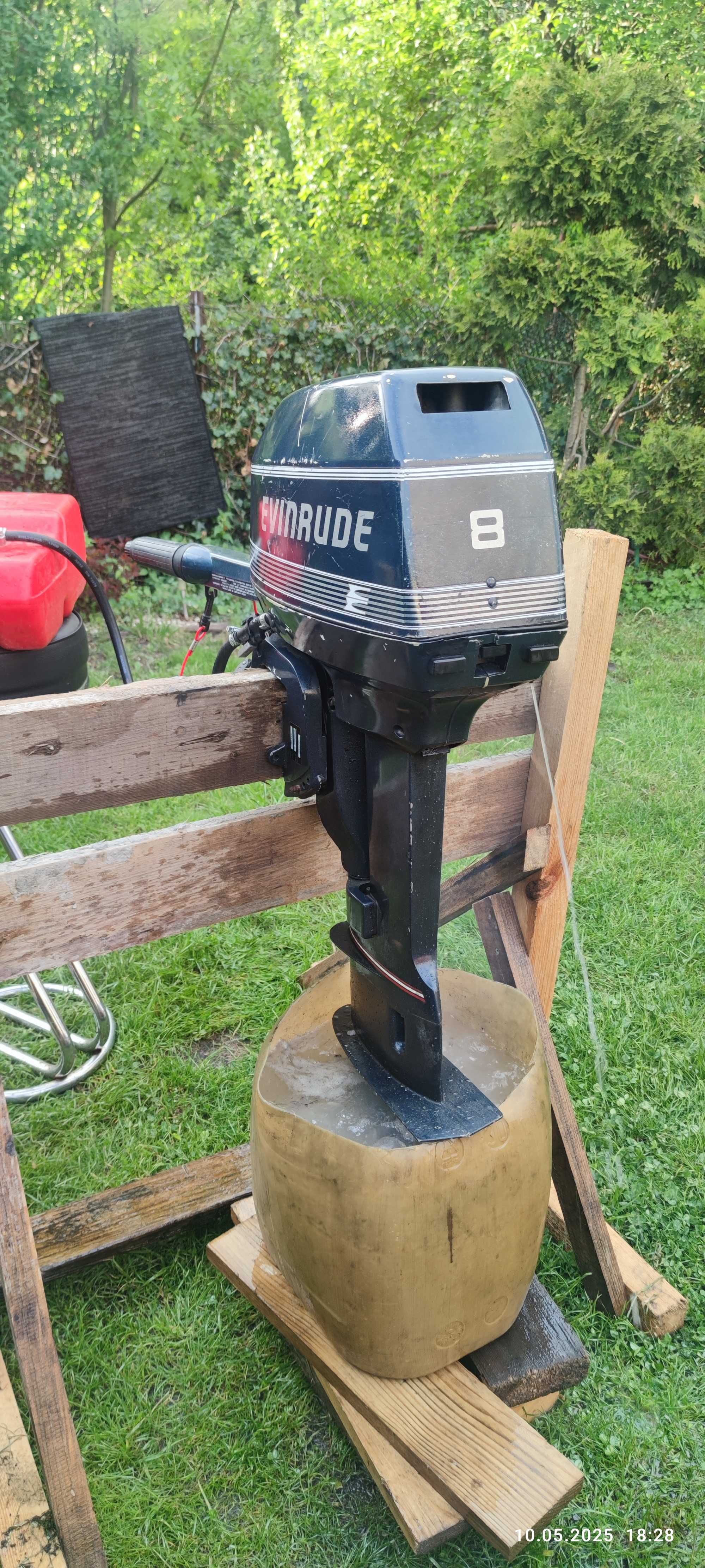 Silnik zaburtowy EVINRUDE 8 HP dwutakt