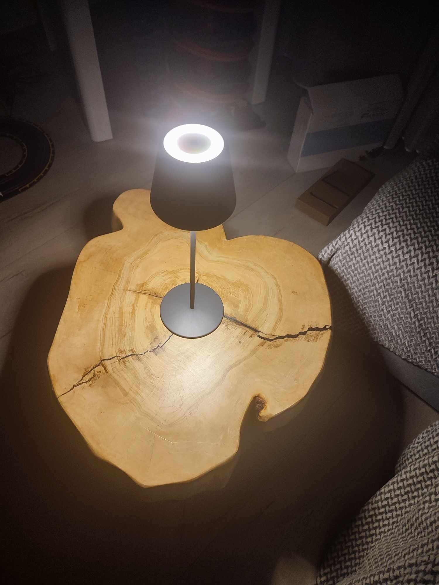 Stylowa lampka LED UUFFOO