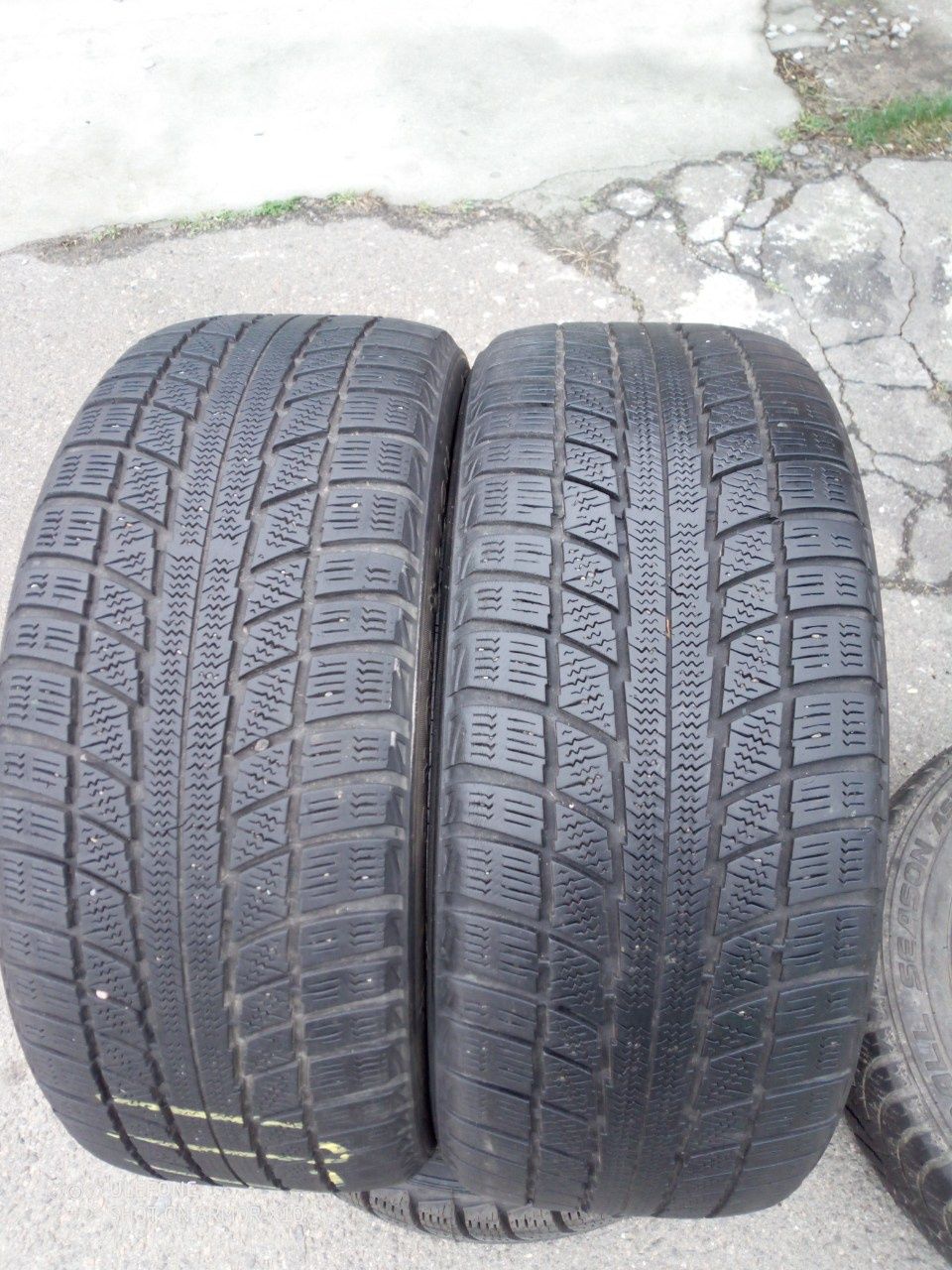 Резина шины ГУМа 235 45 R18