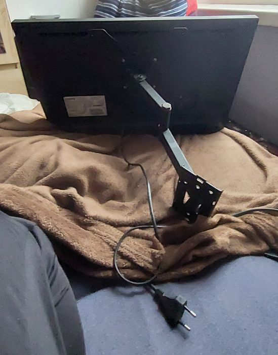 Telewizor Philips 24 cale  z uchwytem wiszącym  hdmi Dolby Digital plu