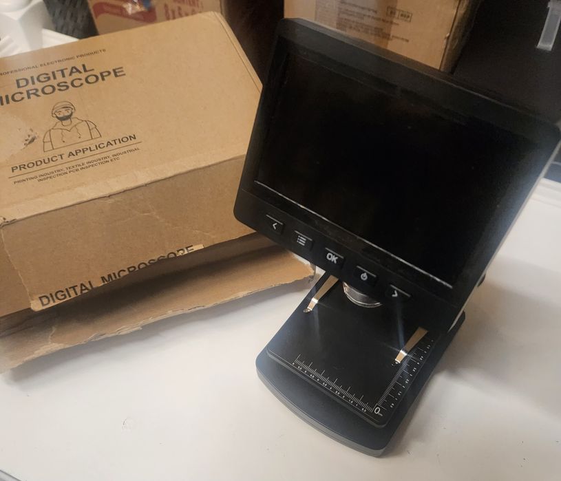 Microscópio a bateria novo