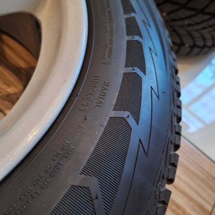 Колеса в зборі диски 114.3х5 резина зима 205х65х15р Goodyear