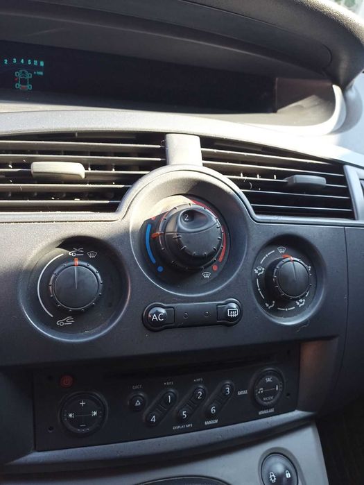 Рено Грант сценік