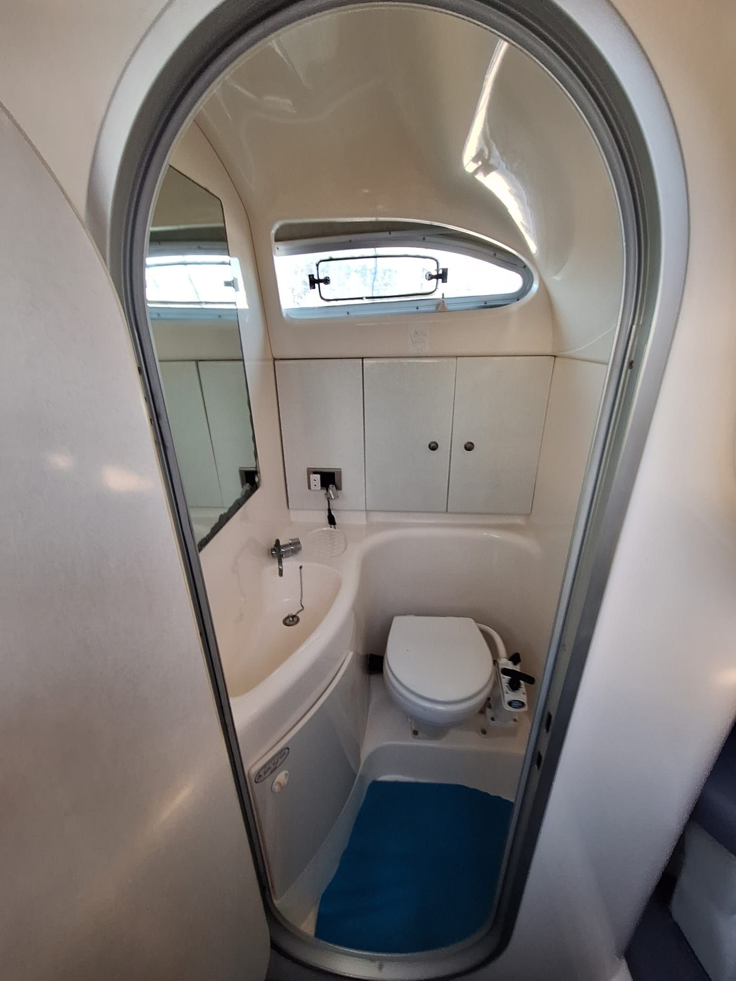 Barco gobhi 245 cabin
