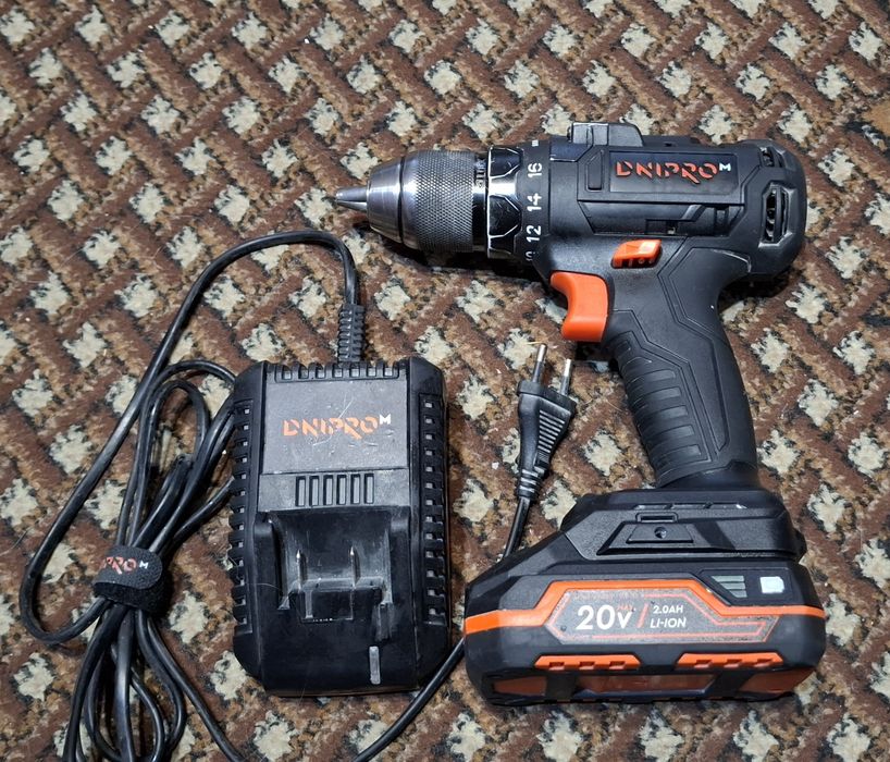 Шуруповерт Днипро м BC200 ultra